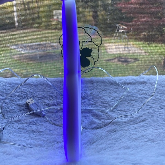 This adorable cloud LED decoration would probably look amazing in your room! - Picture 7 of 10